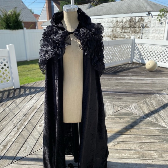 custom Other - 🎃 Gothic 🦇steam punk🎩 Victorian👢blk crushed velvet cape with ruffles  🎩🧡🖤